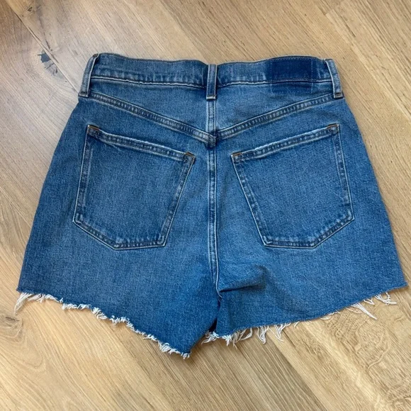 Abercrombie & Fitch Medium Blue Frayed Hem 4” Mom Short High Rise - Picture 3 of 3